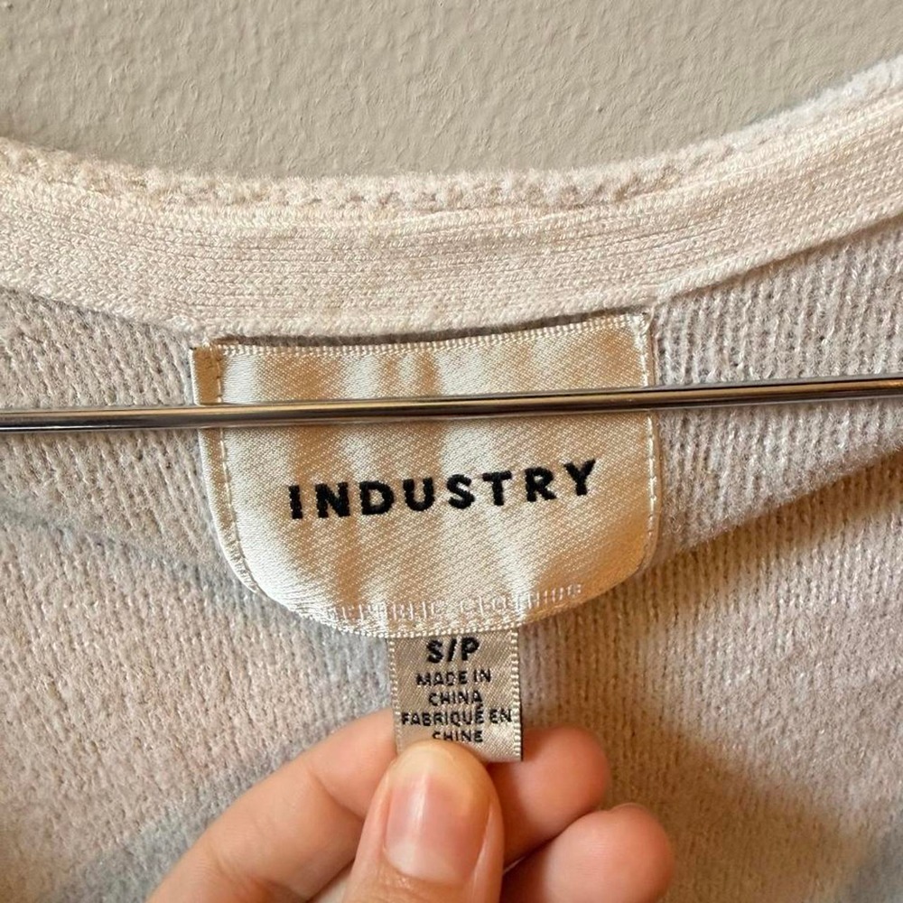 Industry cream/white cropped cardigan in a S #cropped #knitwear - Picture 3 of 3